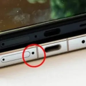 ফোনের চার্জিং পোর্টের পাশে ছোট্ট ছিদ্র কেন থাকে জানেন?