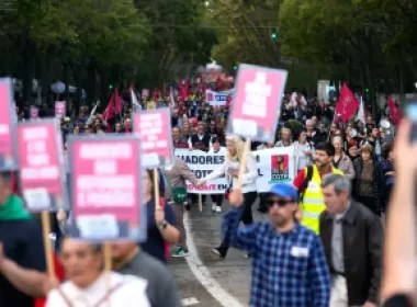 শ্রম আইন সংস্কারের বিরুদ্ধে বিক্ষোভে উত্তাল পর্তুগাল