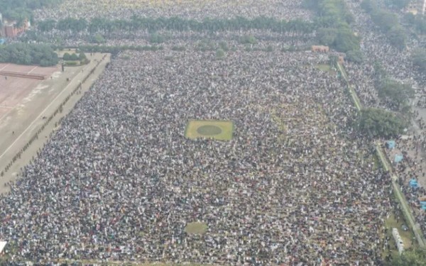 দেশে এমন জানাজা আগে দেখেনি কেউ