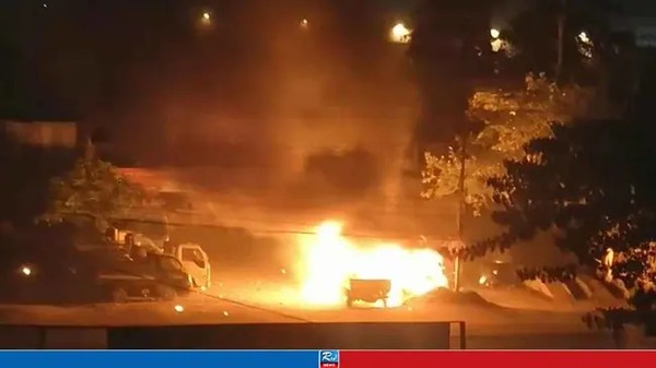 মোহাম্মদপুরে গাড়ির গ্যারেজে আগুন, বিস্ফোরণের বিকট শব্দ