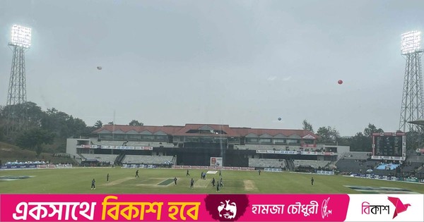 সূর্যের দেখা নেই, ফ্লাডলাইট জ্বালিয়ে শুরু খেলা