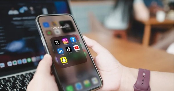 সামাজিক মাধ্যমে পোস্ট দেওয়ার আগে নিজেকে ৪টি প্রশ্ন করুন