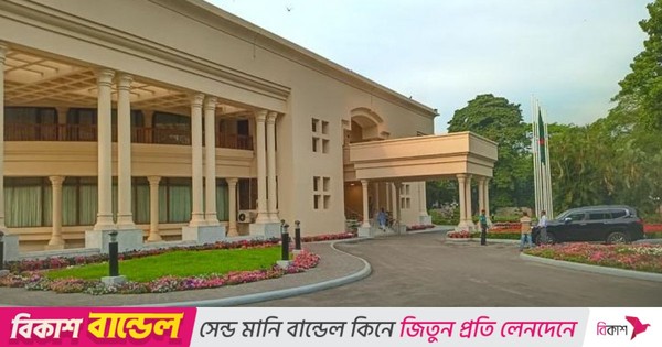 প্রধান উপদেষ্টার দিকে তাকিয়ে দলগুলো