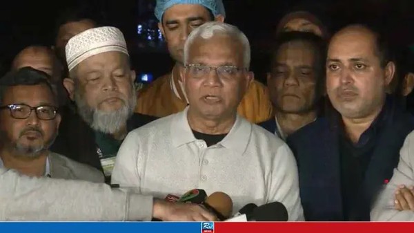 বেগম জিয়া অত্যন্ত সংকটময় সময় অতিক্রম করছেন: গভীর রাতে ব্রিফিংয়ে ডা. জাহিদ