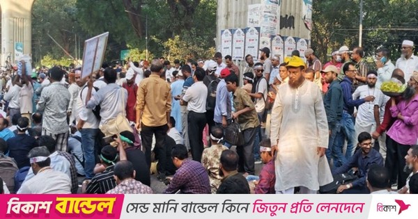 প্রাথমিক শিক্ষকদের অনির্দিষ্টকালের কর্মবিরতি, বেকায়দায় সারাদেশের শিক্ষার্থীরা