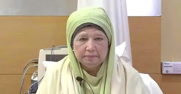 ফাইল ছবি





                                    সংকটময় মুহূর্ত পার করছেন খালেদা জিয়া: চিকিৎসক জাহিদ
                                


চিকিৎসাধীন বিএনপি চেয়ারপারসন খালেদা জিয়ার অবস্থা অত্যন্ত জটিল। তিনি সংকটময় মুহূর্ত পার করছেন বলে জানিয়েছেন তার চিকিৎসায় গঠিত মেডিকেল বোর্ডের সদস্য...