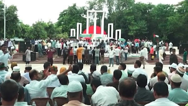 ফের ৩ দাবিতে শহীদ মিনারে প্রাথমিকের শিক্ষকরা