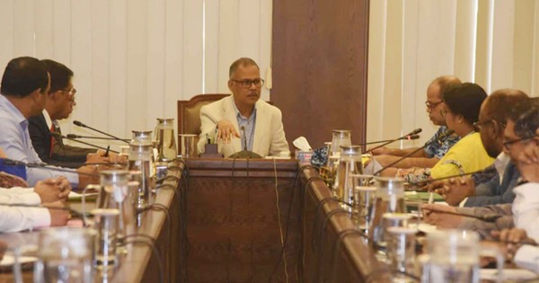 ডেঙ্গু নিয়ন্ত্রণে বাসাবাড়িতে এডিস মশার লার্ভা তদারকিতে মাঠে নামছে ডিএসসিসি