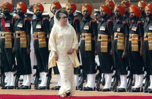 খালেদা জিয়া ও ভারতের সম্পর্কে ওঠাপড়া আর আড়ষ্টতার নেপথ্যে