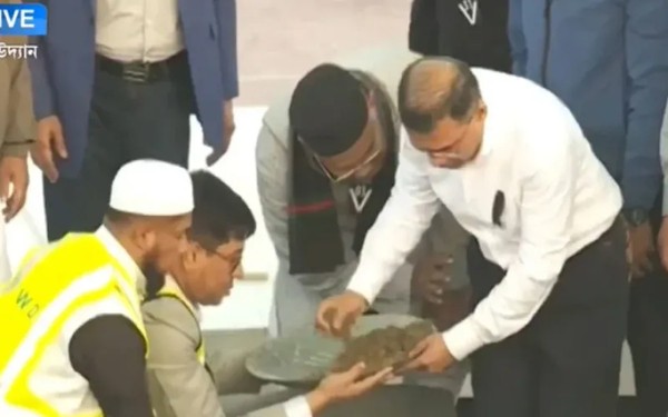 রাষ্ট্রীয় মর্যাদায় স্বামীর পাশে সমাহিত খালেদা জিয়া