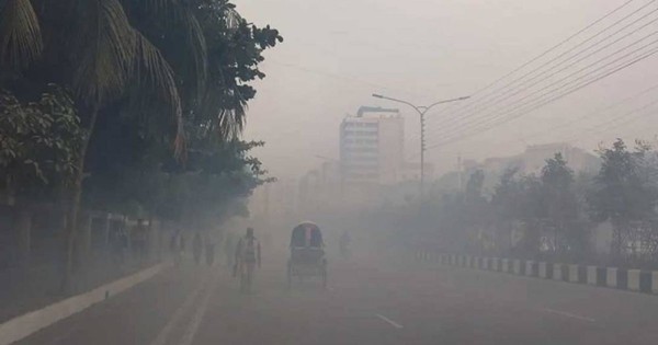 আজও ঢাকা কুয়াশাচ্ছন্ন