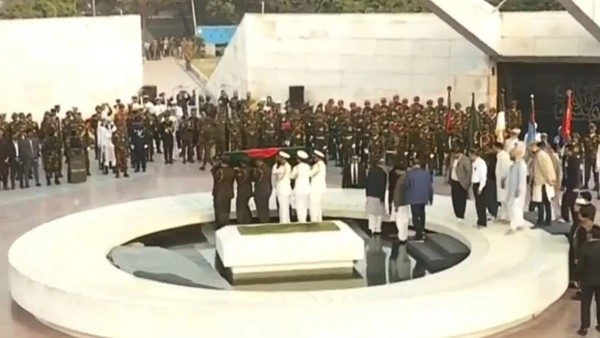 রাষ্ট্রীয় মর্যাদায় স্বামীর কবরের পাশে চিরনিদ্রায় আপসহীন নেত্রী খালেদা জিয়া (ভিডিও)