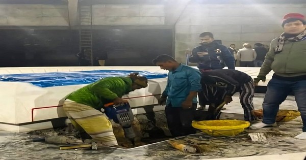 শহীদ জিয়ার কবরের পূর্ব পাশে প্রস্তুত খালেদা জিয়ার কবর