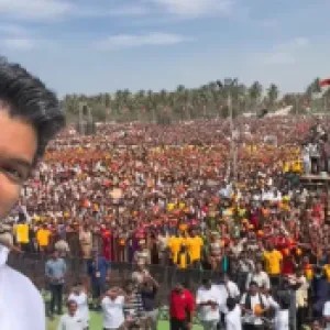 ৯০ হাজার ভক্ত নিয়ে শেষ সিনেমার গান প্রকাশ করলেন বিজয়