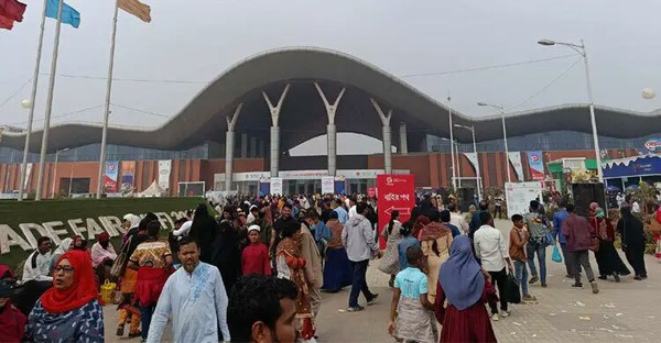 বাণিজ্যমেলা শুরু হবে ৩ জানুয়ারি
                                


আগামী ১ জানুয়ারির পরিবর্তে ৩ জানুয়ারি শুরু হবে ৩০তম ঢাকা আন্তর্জাতিক বাণিজ্যমেলা। মঙ্গলবার (৩০ ডিসেম্বর) সন্ধ্যায় রপ্তানি উন্নয়ন...