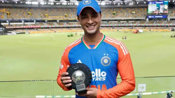 টি-টোয়েন্টিতে অভিষেক শর্মার ঝড়ো রেকর্ড