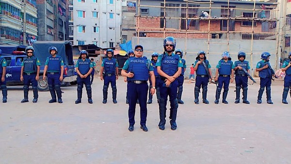 ১৩ নভেম্বর ঘিরে নির্দেশনা /            রাজধানীর সতর্ক অবস্থানে ৫০ থানার পুলিশ