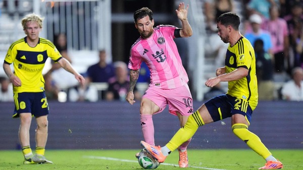 মেসির জোড়া গোল আর অ্যাসিস্টে সেমিফাইনালে মায়ামি