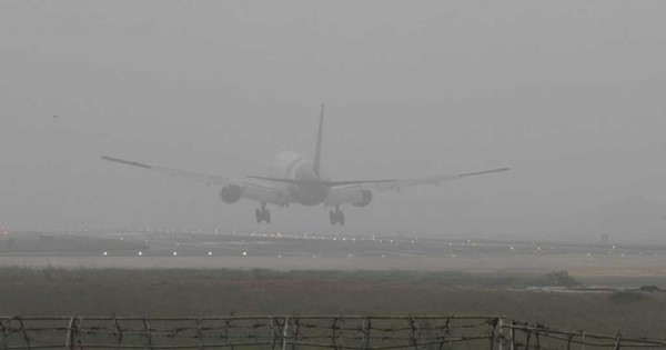 ঘন কুয়াশায় ঢাকায় নামতে পারেনি ৮ ফ্লাইট