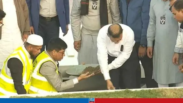 স্বামীর কবরের পাশেই চিরনিদ্রায় শায়িত আপসহীন নেত্রী