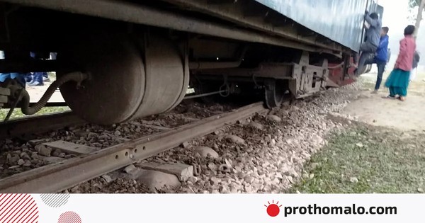 ময়মনসিংহে রেললাইন খুলে ফেলেছে দুর্বৃত্তরা, ট্রেন লাইনচ্যুত