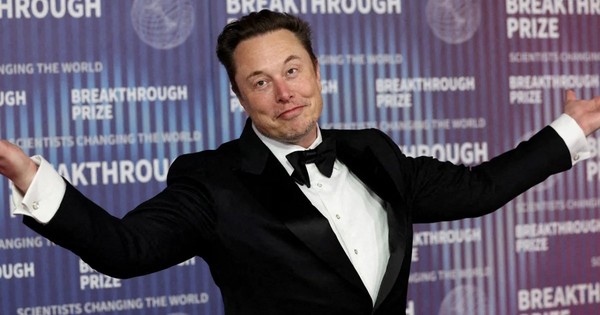 টেসলায় ইলন মাস্কের জন্য ১ ট্রিলিয়ন ডলার বেতন প্যাকেজ অনুমোদন